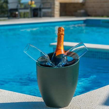 Poolincluded - Holiday Home Maslina Lisane Ostrovicke エクステリア 写真