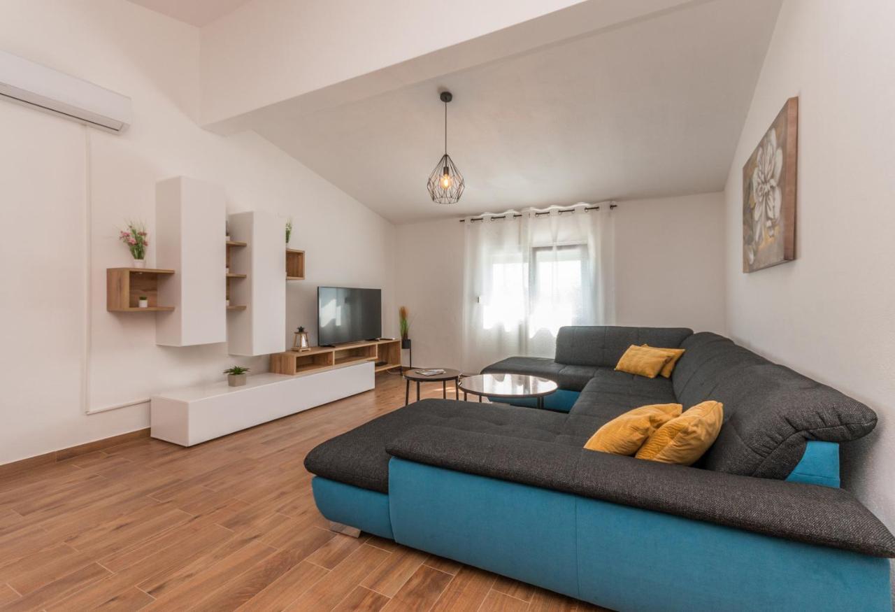 Poolincluded - Holiday Home Maslina Lisane Ostrovicke エクステリア 写真
