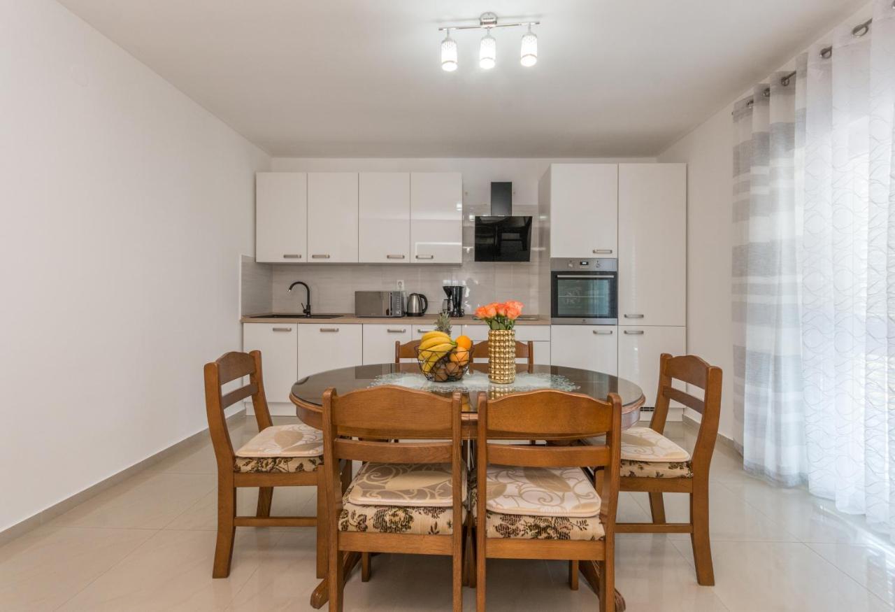 Poolincluded - Holiday Home Maslina Lisane Ostrovicke エクステリア 写真
